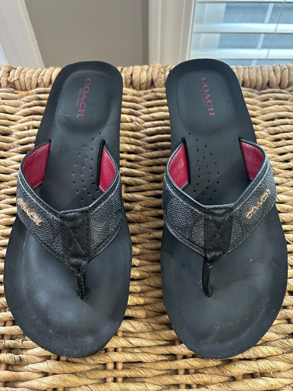 Coach Women’s Black Leather Thong Wedge Sandals with Red Inner Detail Size 6